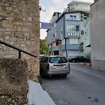 Deni *